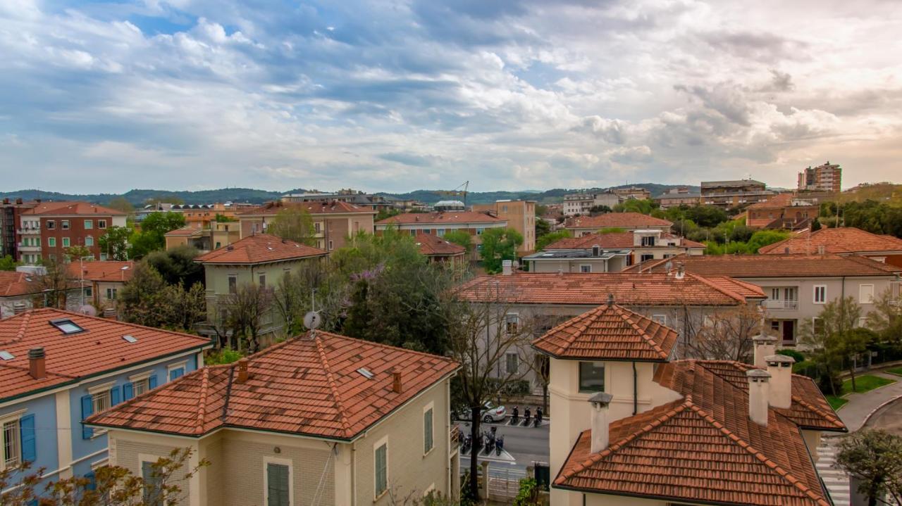 Hotel President'S Pesaro Exterior foto